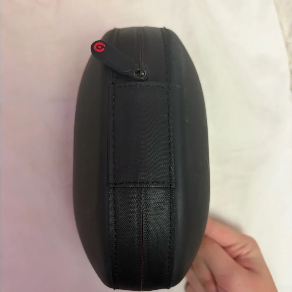 Beats Studio3 Wireless Over-Ear Noise Cancelling Bluetooth Headphones - Picture 2 of 10